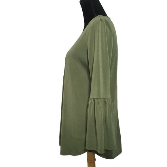 Ann Taylor Factory Bell Sleeve Top in Green - Size Medium - Picture 2 of 5